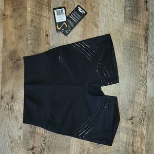 NWT TLF black high waisted fitted shorts, sz s